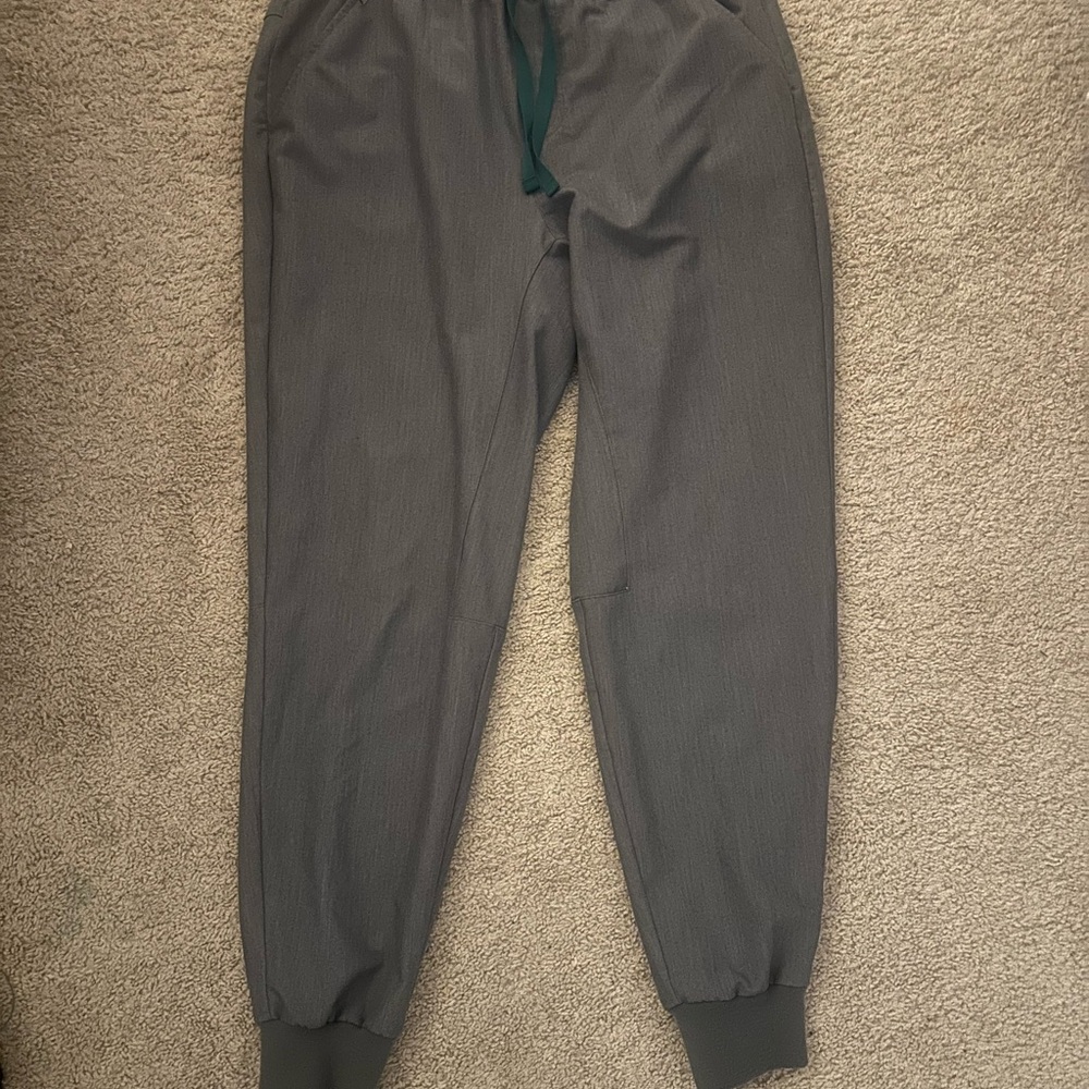 Men’s FIGS Technical Collection Jogger Scrub Pants Gray Size L